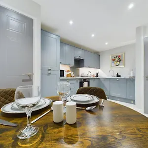Modern Duplex Central Free Parking Wi-fi Cheltenham