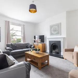 Fabulous, Vibrant, Town House, Bath Road Cheltenham