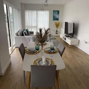  Apartment Contemporary Urban Retreat, 2-bedroom Haven By City Airport United Kingdom
