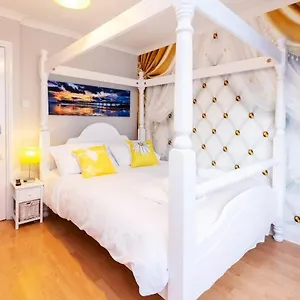  Holiday home Host & - Royal Crescent Townhouse United Kingdom