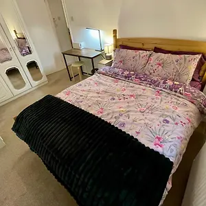 Vernon Place Town Centre, Vernon 3-bed With Parking, 1a Vernon Court 2-bed With Parking, 1b No Parking, Off The High Street Next To Sandford Park Cheltenham